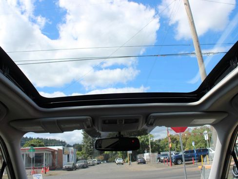 Used 2014 Subaru Forester 2.5i Limited AWD/4WD image 12