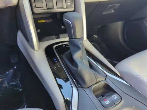 Used 2025 Toyota Corolla Cross LE image 15