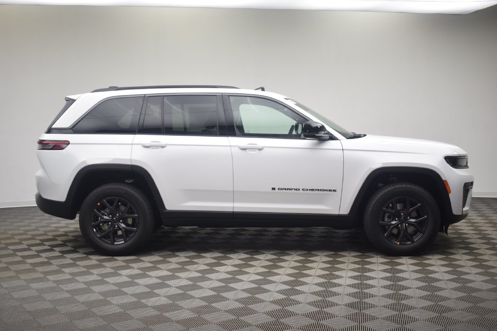 New 2027 Jeep Grand Cherokee Altitude AWD/4WD image 4