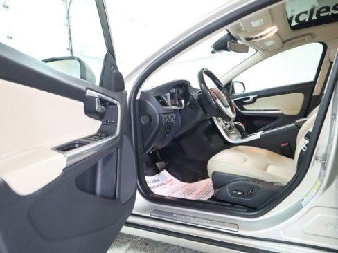 Used 2017 Volvo S60 T5 Inscription AWD/4WD image 9