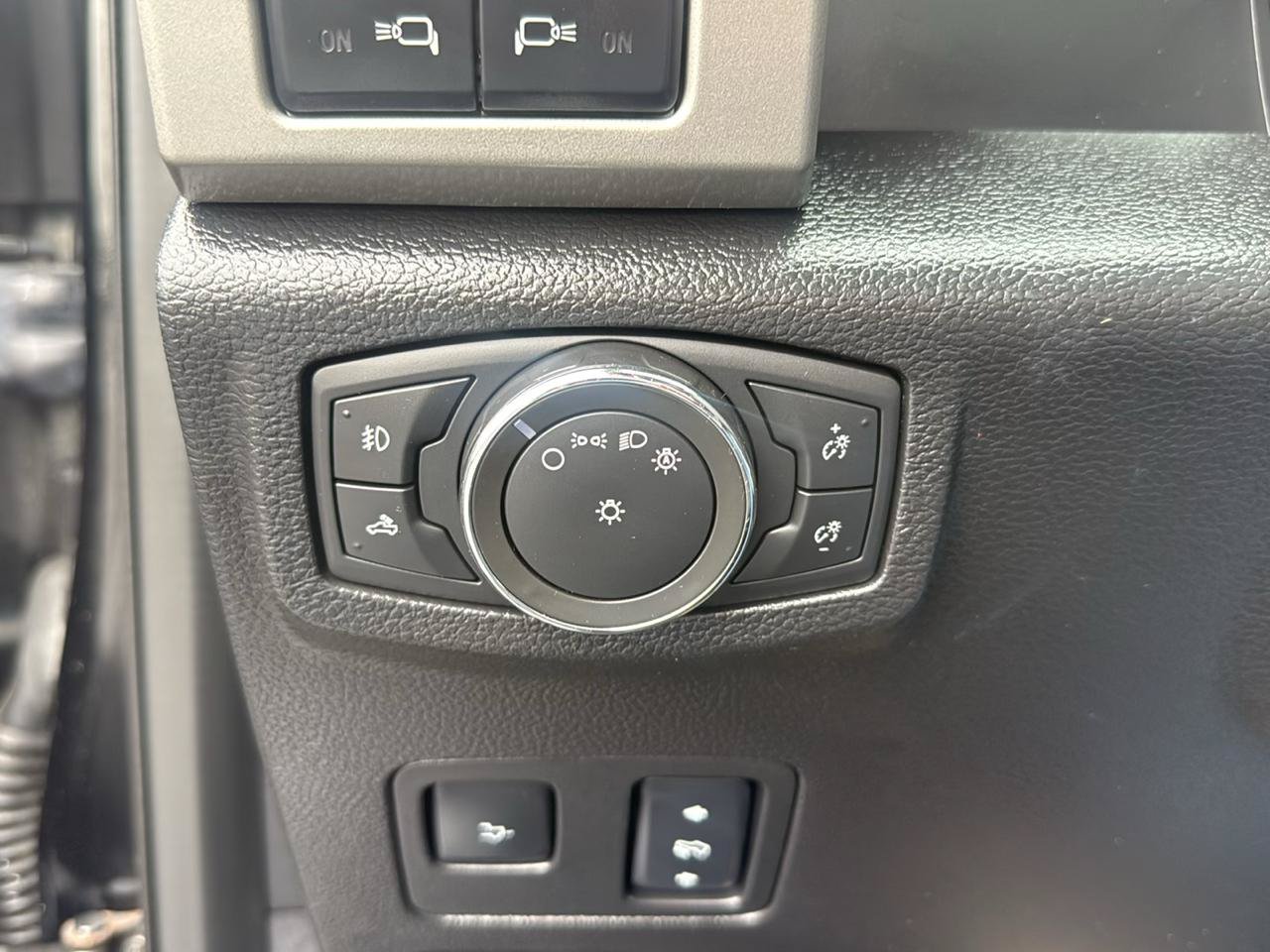 Used 2017 Ford F250 Lariat w/ Lariat Ultimate Package AWD/4WD image 19