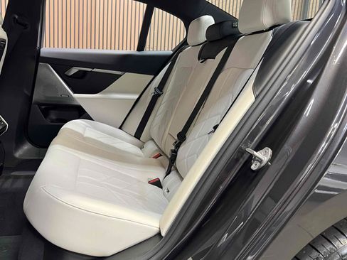 Used 2024 BMW i5 eDrive40i RWD image 32