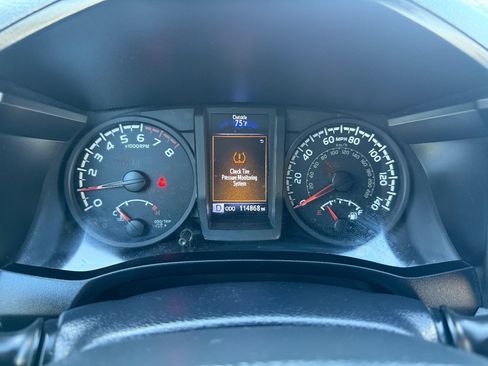 Used 2018 Toyota Tacoma SR AWD/4WD image 30