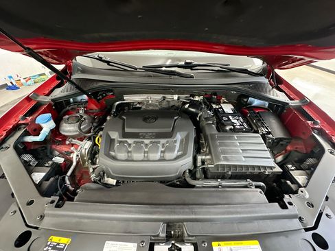 Used 2024 Volkswagen Tiguan SEL R-Line image 36