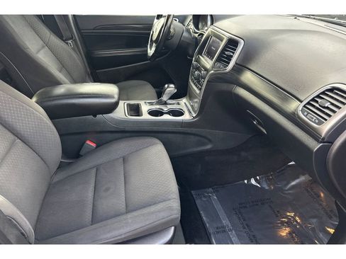 Used 2020 Jeep Grand Cherokee Laredo image 17