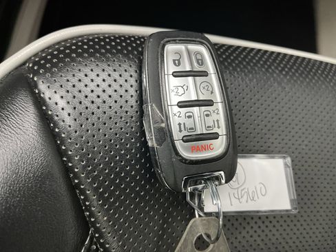 Used 2024 Chrysler Pacifica Limited FWD image 31