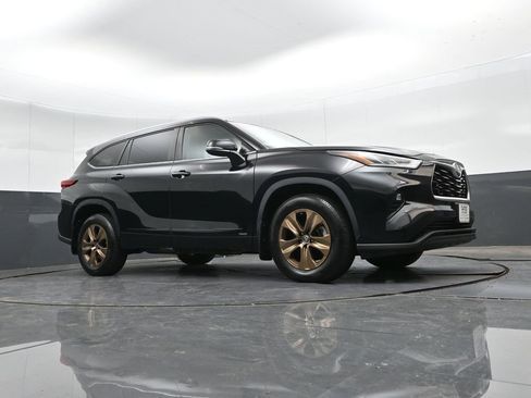 Used 2023 Toyota Highlander Bronze Edition image 34