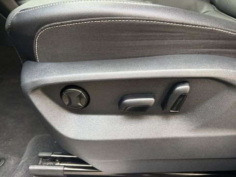 Used 2025 Volkswagen Atlas SE image 24