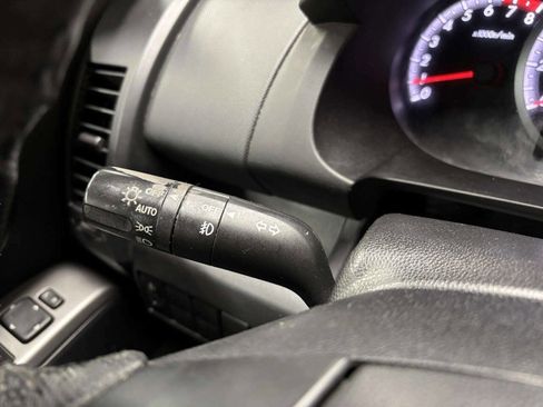 Used 2010 MAZDA MAZDA5 Grand Touring image 32