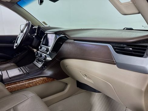 Used 2019 Chevrolet Suburban Premier image 33