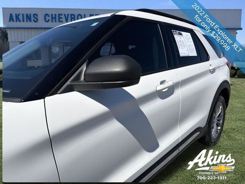 Used 2022 Ford Explorer XLT w/ Equipment Group 202A RWD image 2