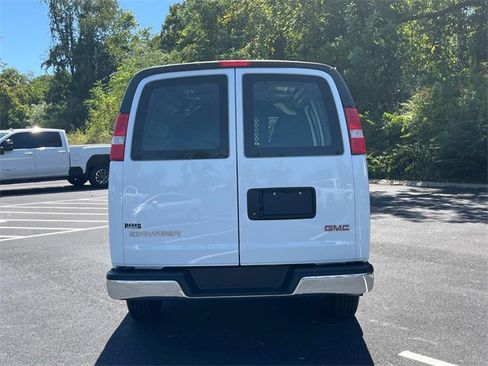 Used 2022 GMC Savana 2500 w/ Driver Convenience Package image 5