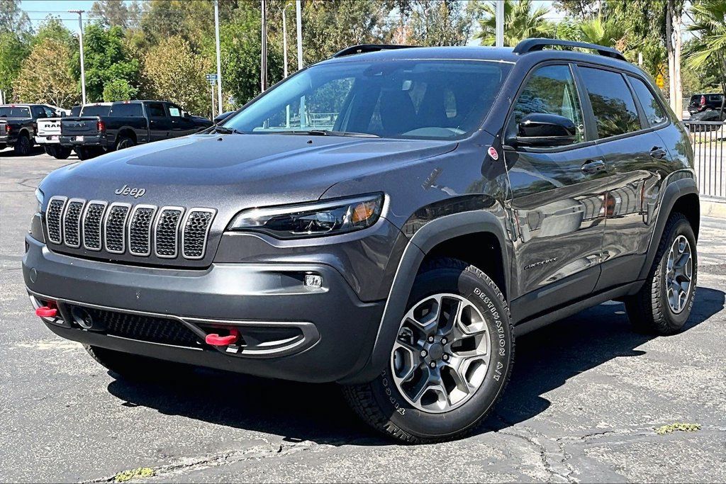 Used 2022 Jeep Cherokee Trailhawk w/ Comfort/Convenience Group AWD/4WD image 2