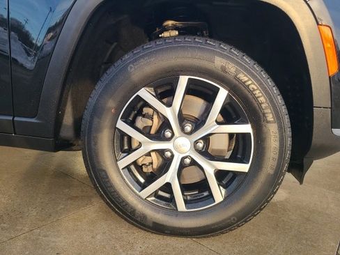 Used 2023 Jeep Grand Cherokee L Limited image 9