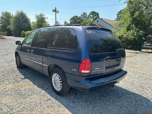 Used 2000 Chrysler Town & Country LXi FWD image 2