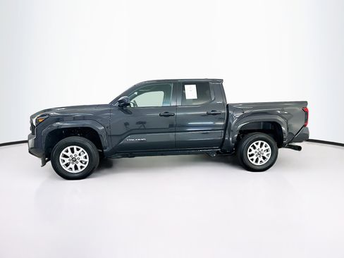 Used 2025 Toyota Tacoma SR5 AWD/4WD image 4