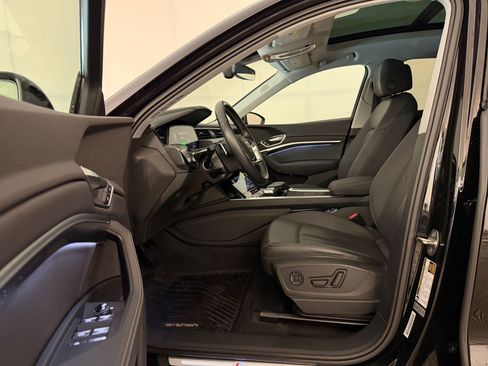 Certified 2021 Audi e-tron Premium Plus w/ Premium Plus Package AWD/4WD image 5