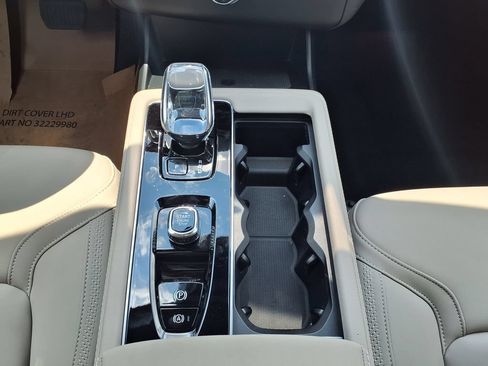 New 2026 Volvo XC90 B5 Plus w/ Protection Package Premier AWD/4WD image 28