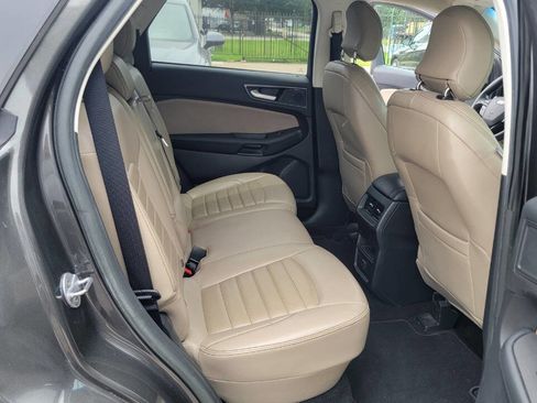 Used 2019 Ford Edge SE FWD image 33
