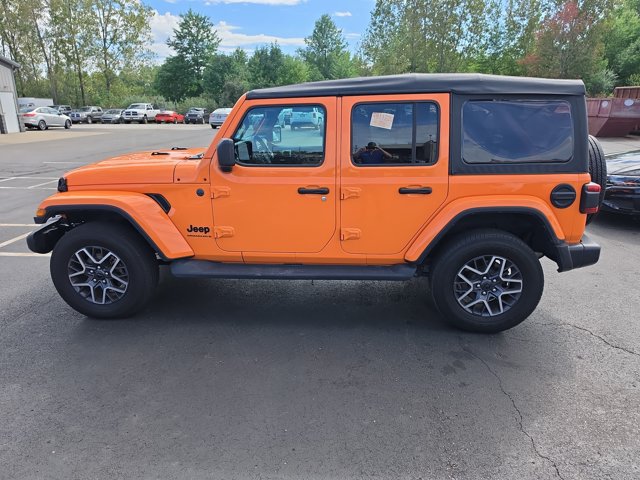 Used 2025 Jeep Wrangler Unlimited Sahara w/ Safety Group AWD/4WD image 6