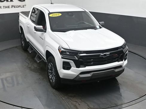 Used 2025 Chevrolet Colorado Z71 w/ Technology Package AWD/4WD image 46