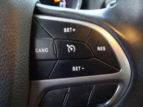 Used 2021 Jeep Grand Cherokee Laredo X AWD/4WD image 8