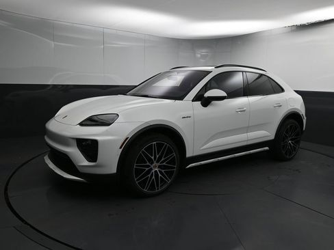New 2024 Porsche Macan 4 Electric AWD/4WD image 4