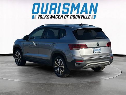 Used 2024 Volkswagen Taos SE image 4