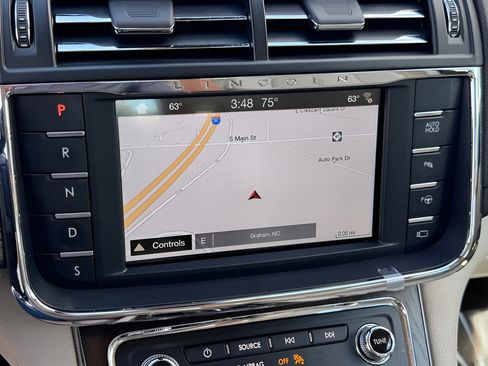 Used 2019 Lincoln Continental Reserve FWD image 14
