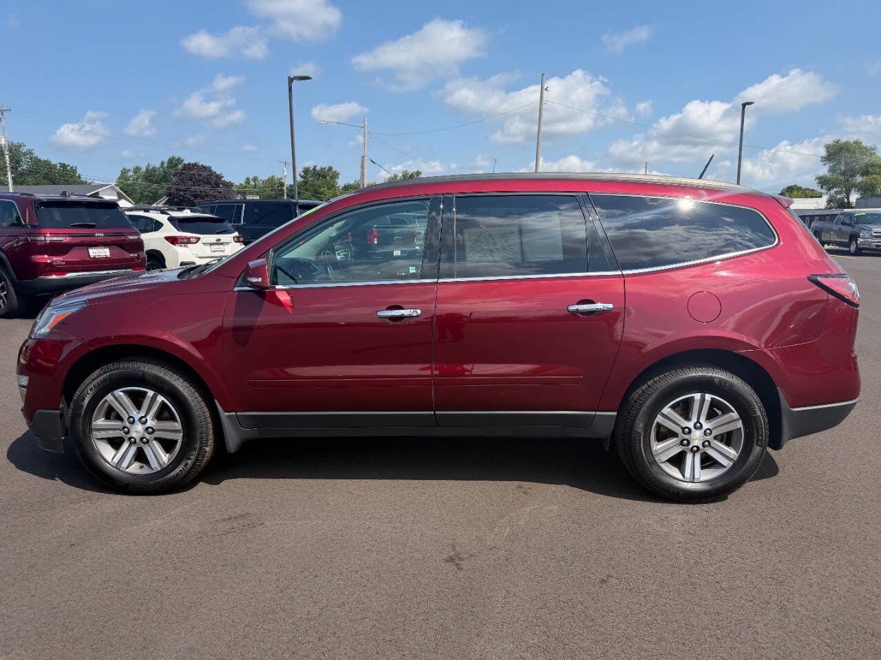 Used 2017 Chevrolet Traverse LT FWD image 2