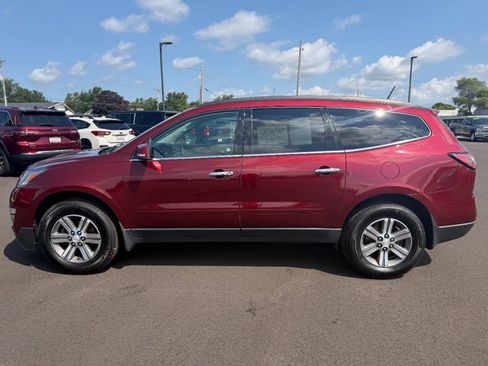 Used 2017 Chevrolet Traverse LT FWD image 2