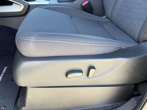 Used 2024 Nissan Frontier SV w/ Technology Package RWD image 19