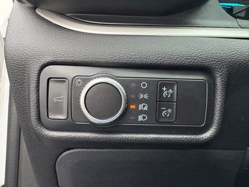 Used 2021 Ford Explorer XLT image 24