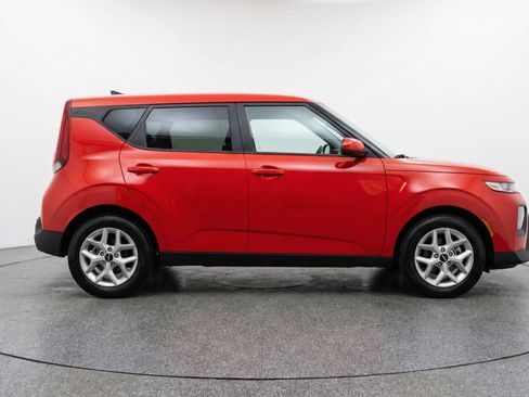 Used 2025 Kia Soul LX w/ LX Technology Package image 11