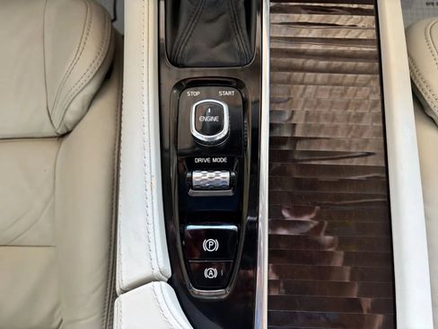 Used 2017 Volvo XC90 T6 Momentum w/ Vision Package AWD/4WD image 28