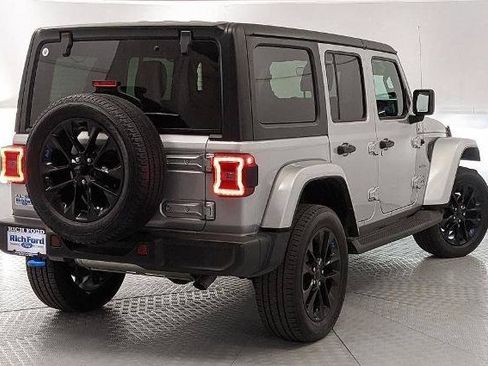 Used 2023 Jeep Wrangler Unlimited Sahara AWD/4WD image 3
