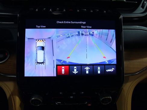 Used 2024 Jeep Grand Cherokee Summit AWD/4WD image 12