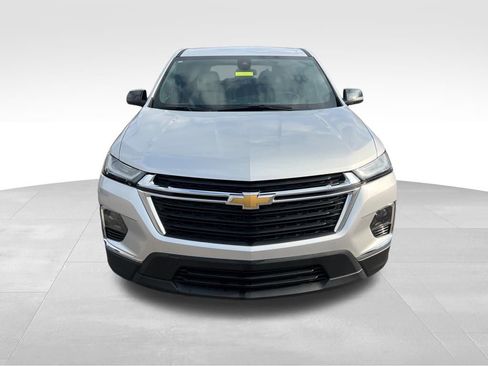 Used 2022 Chevrolet Traverse LS image 3
