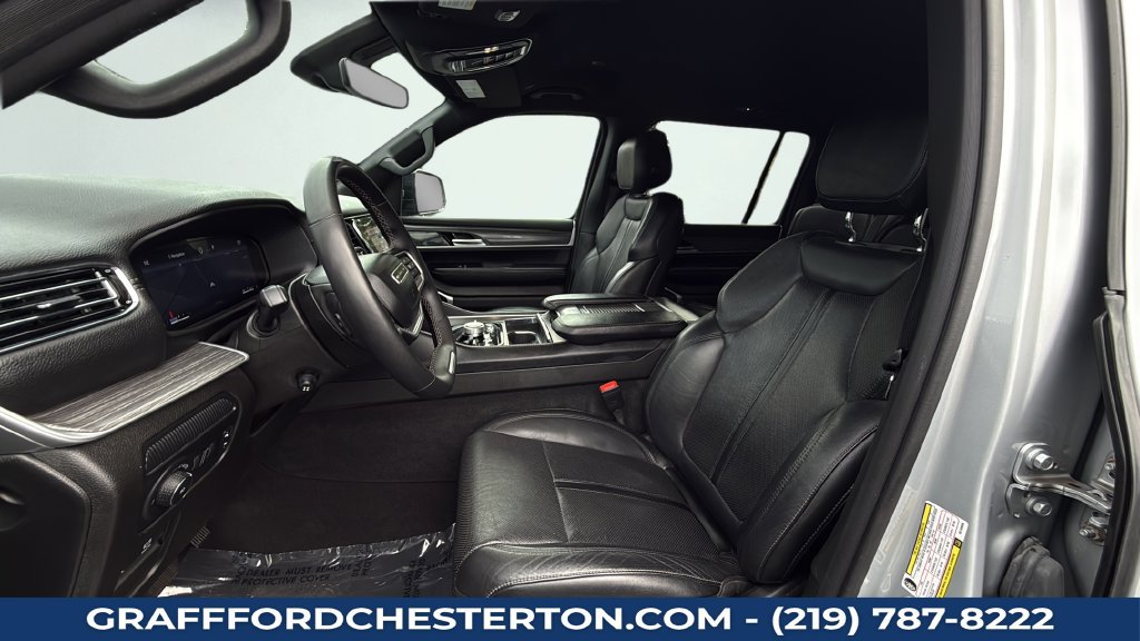 Used 2024 Jeep Wagoneer L Series III AWD/4WD image 21
