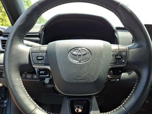 Used 2025 Toyota Camry SE FWD image 20