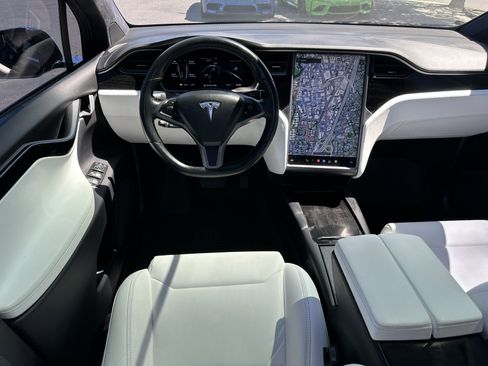Used 2018 Tesla Model X 75D AWD/4WD image 15