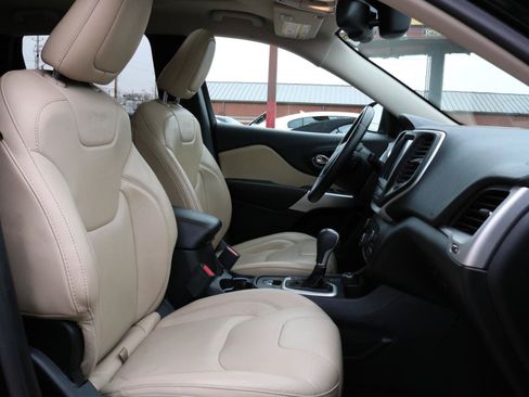 Used 2017 Jeep Cherokee Limited AWD/4WD image 50