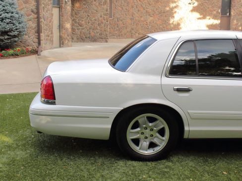 Used 1999 Ford Crown Victoria LX RWD image 19