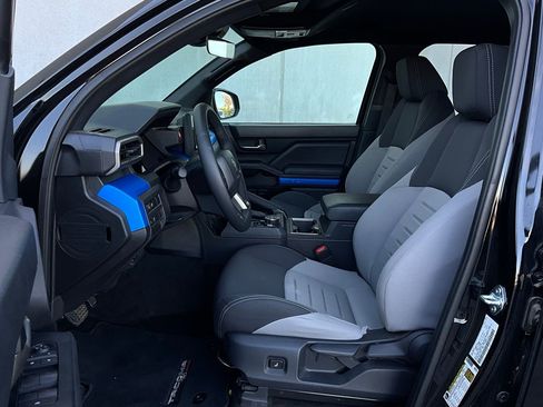 Used 2025 Toyota Tacoma TRD Off-Road image 10