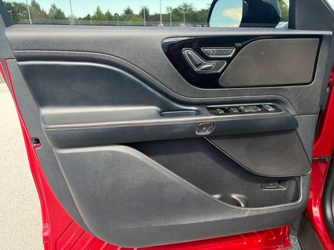 Used 2025 Lincoln Aviator AWD w/ Jet Appearance Package image 14