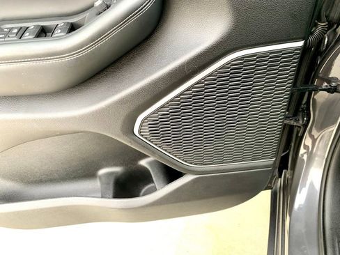 Used 2022 Jeep Grand Cherokee L Limited RWD image 11