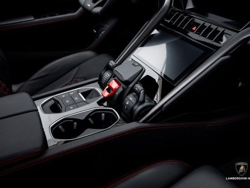 Used 2024 Lamborghini Urus S image 52