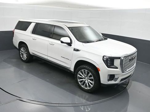 Used 2023 GMC Yukon XL Denali AWD/4WD image 31