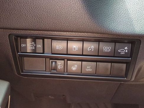 Used 2024 Toyota Tundra Limited AWD/4WD image 17