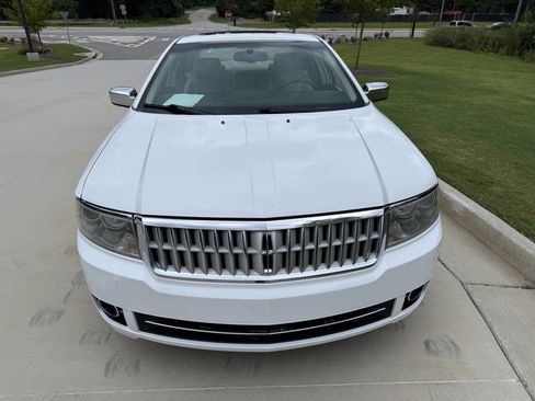 Used 2007 Lincoln MKZ image 2